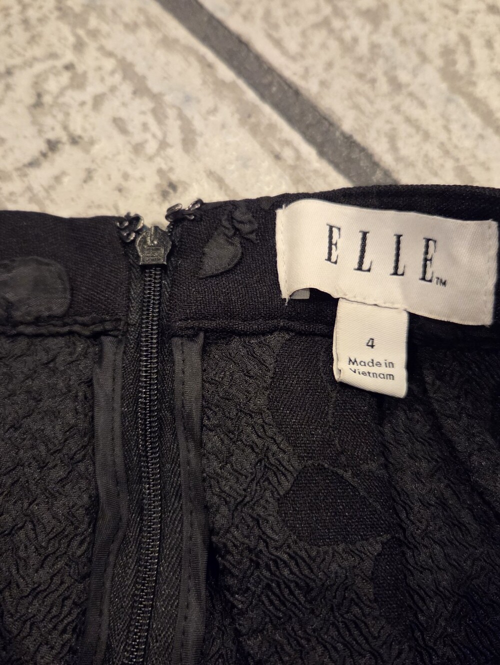 Vintage Elle Black Floral Skirt Size 4 - Picture 3 of 6